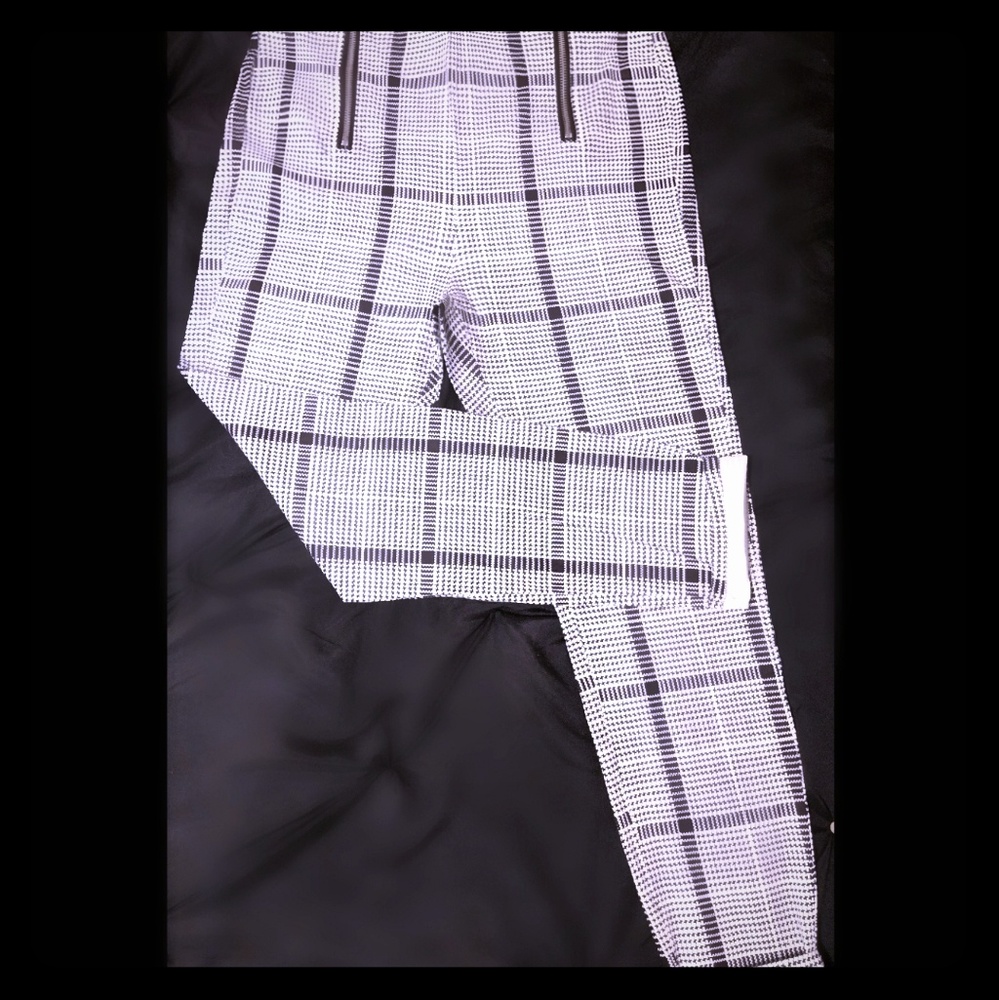 "Almost Famous" Zipper front Plaid Crop pant